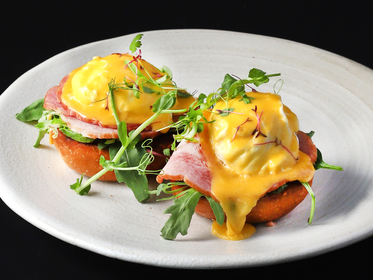 Egg Benedict with Paris Ham